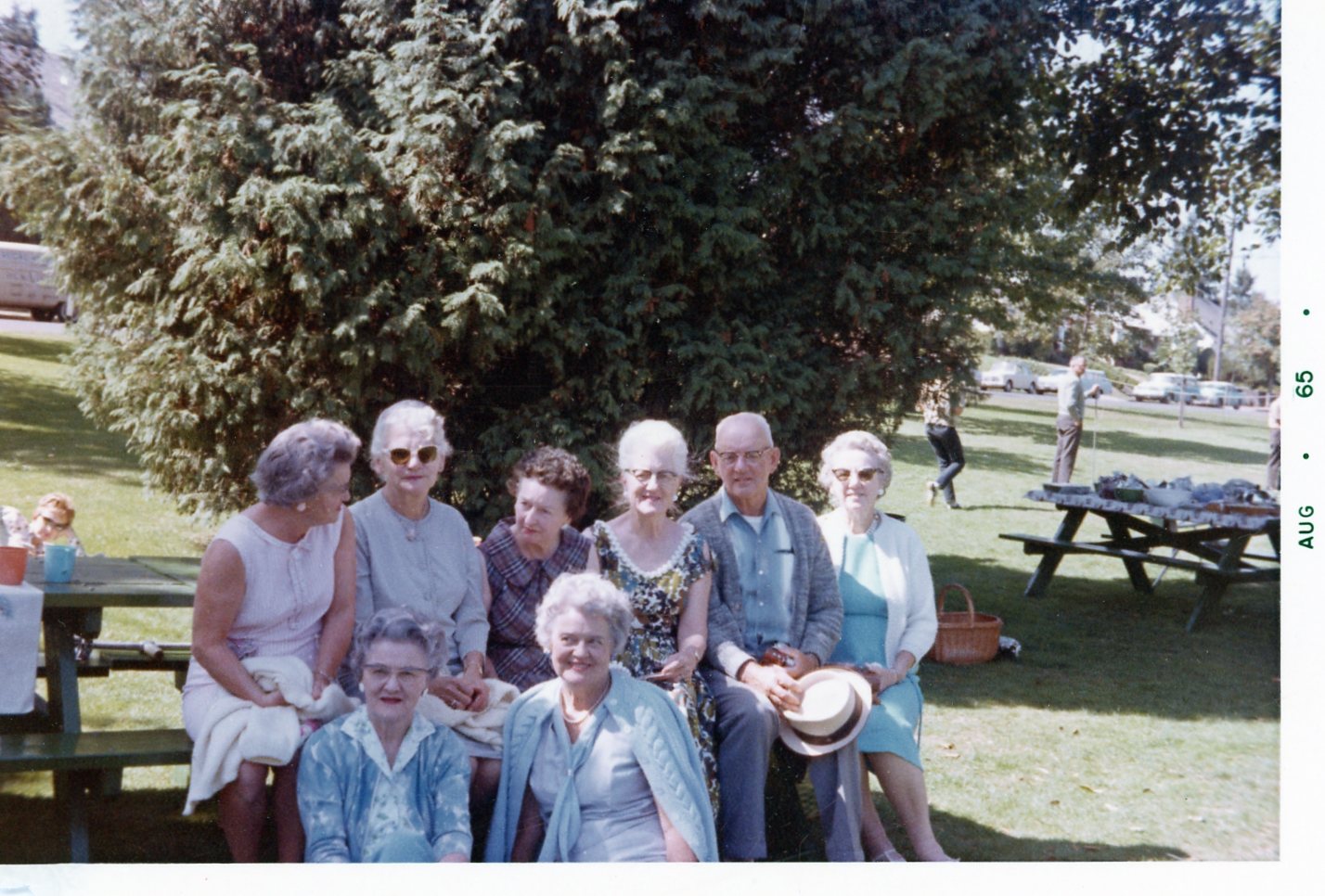 August 1965  Westmoreland Park  Tate sisters plus 3 others unidentified.jpg